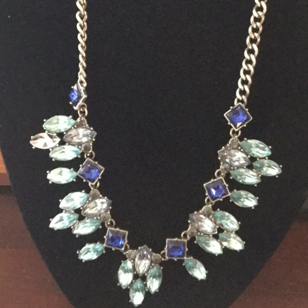 Beautifully Crafted SilverTone Necklace!
